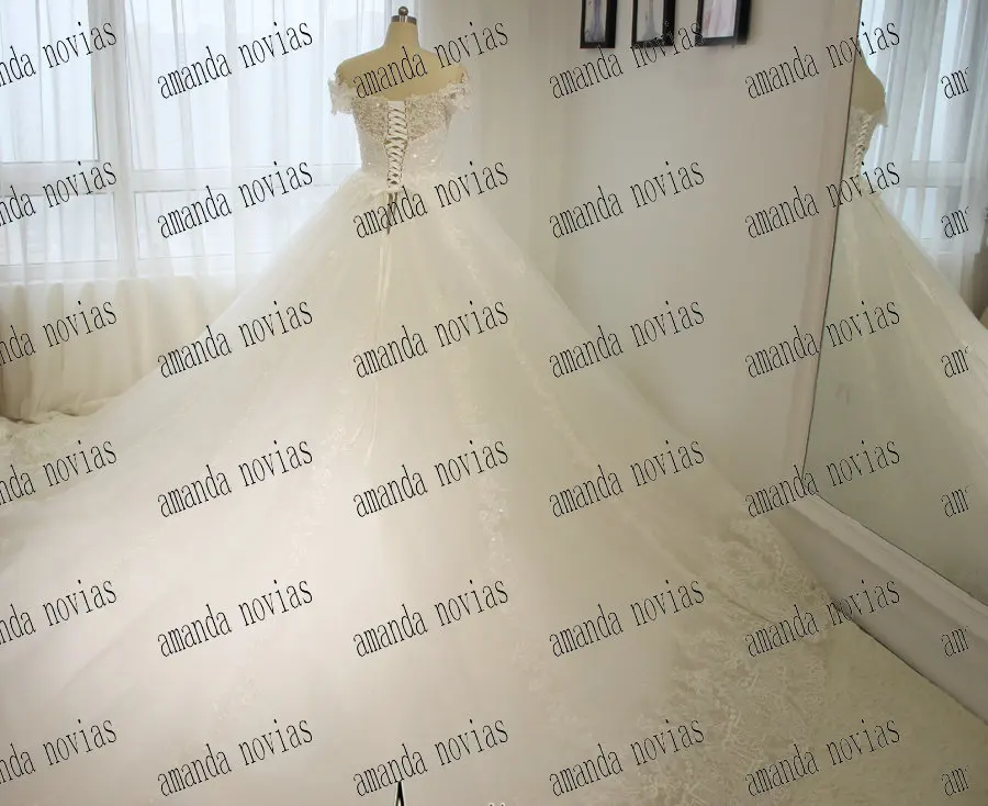 Роскошное бальное платье с длинным шлейфом кружевное свадебное открытыми