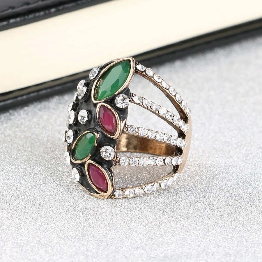 Женское Винтажное кольцо с крупными кристаллами золотого цвета черной эмалью