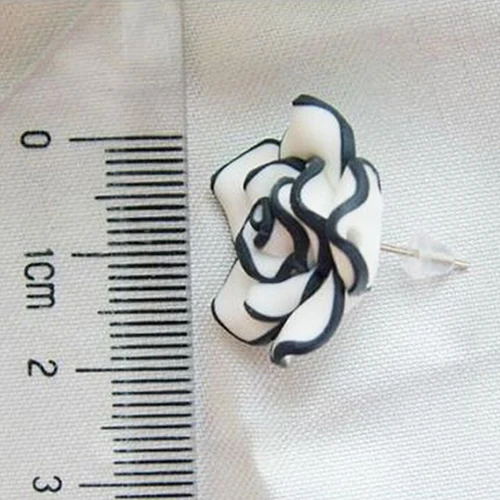 Женские серьги гвоздики Bluelans элегантные модные милые черно белые с цветком