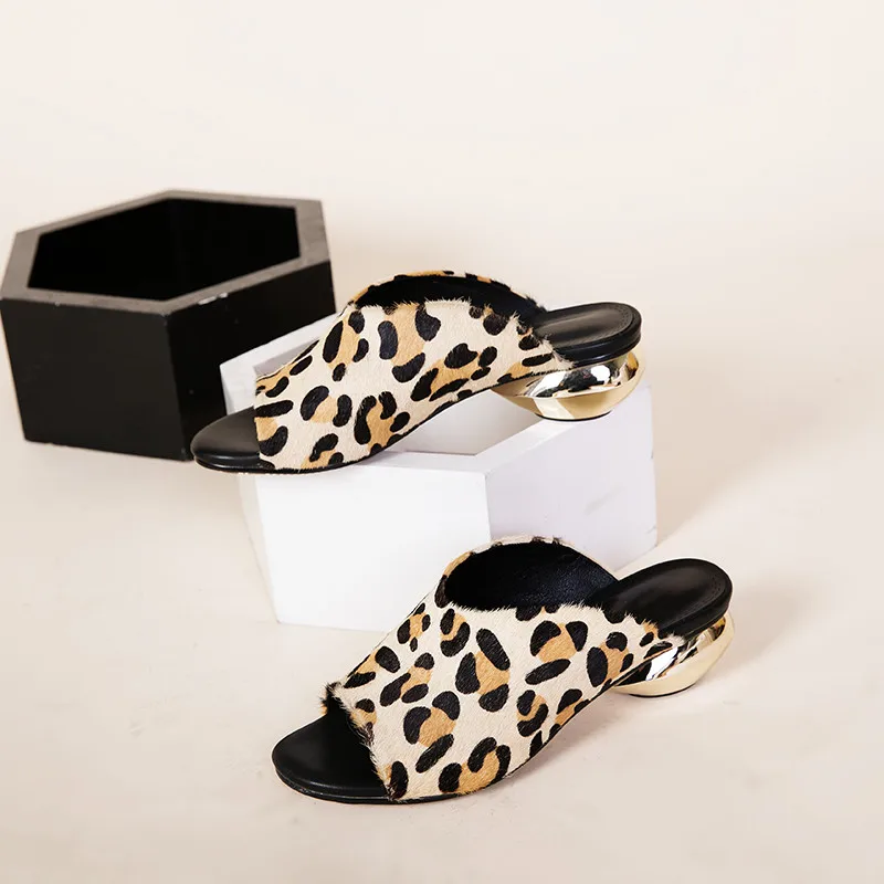 Женские босоножки из натуральной кожи с открытым носком на низком каблуке | Обувь