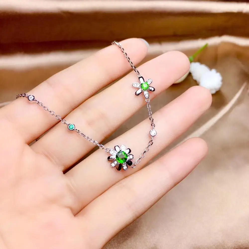 Браслет с натуральными зелеными диопсидами серебро 925 пробы элегантный милый