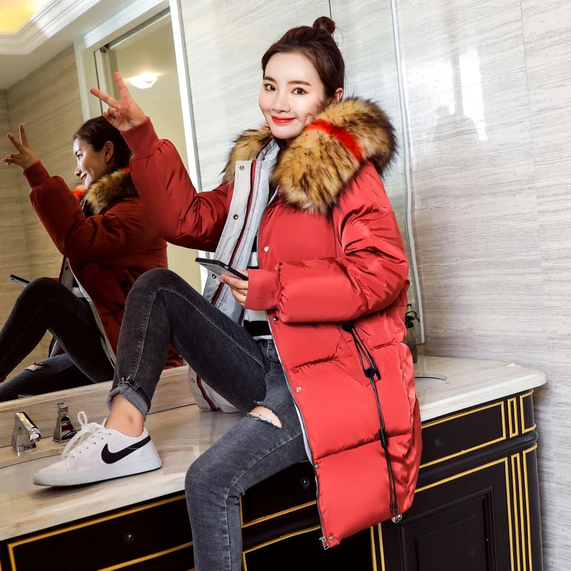 С большим меховым воротником с капюшоном женские зимние куртки двубортные