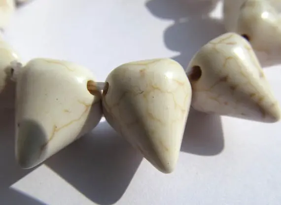 20% от -- партии бирюзовый камень острыми шипами конус розовый красный смешанный