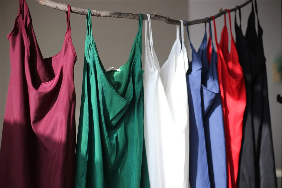 Женское сексуальное черно-белое шелковый атлас Слип платье А-силуэта блестящие