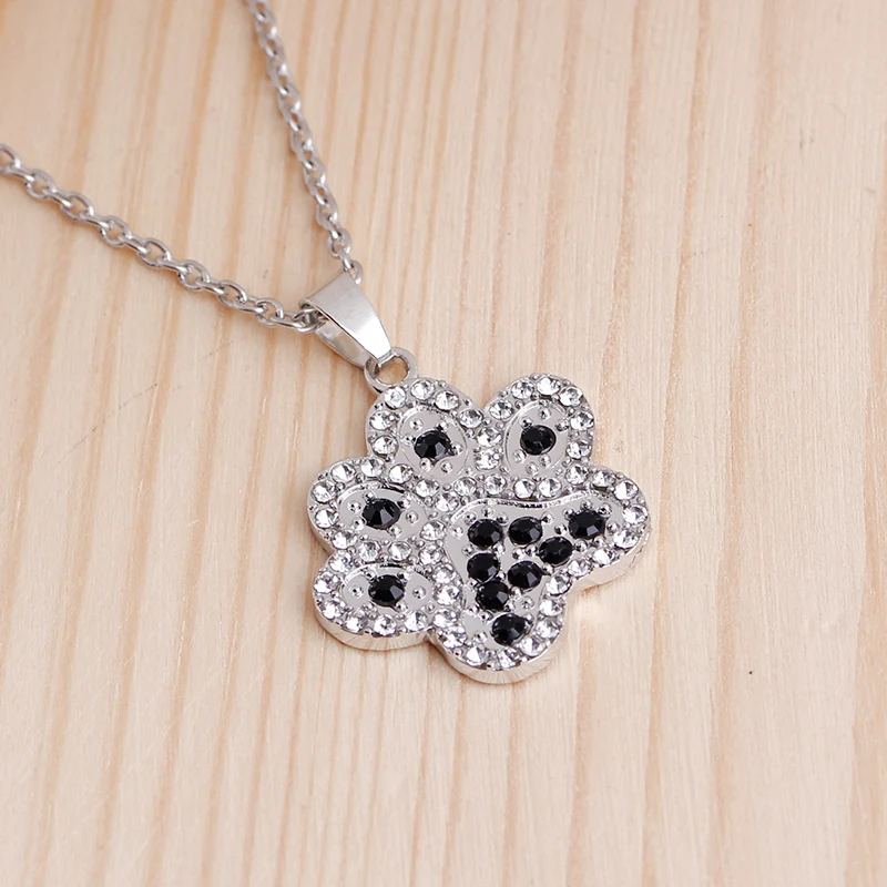 Ожерелье с симпатичными кристаллами и принтом лап животных ожерелье черными