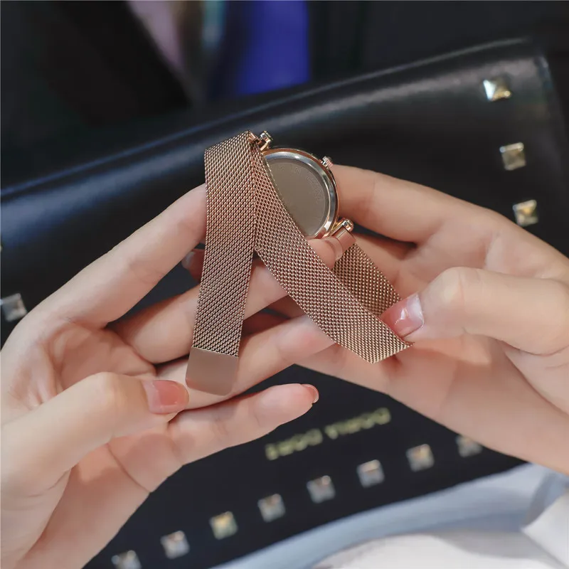 Модные фиолетовые женские часы розовые золотые черные удобные с магнитной