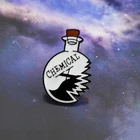 Брошь в виде бутылки для эксперимента по химическим веществам