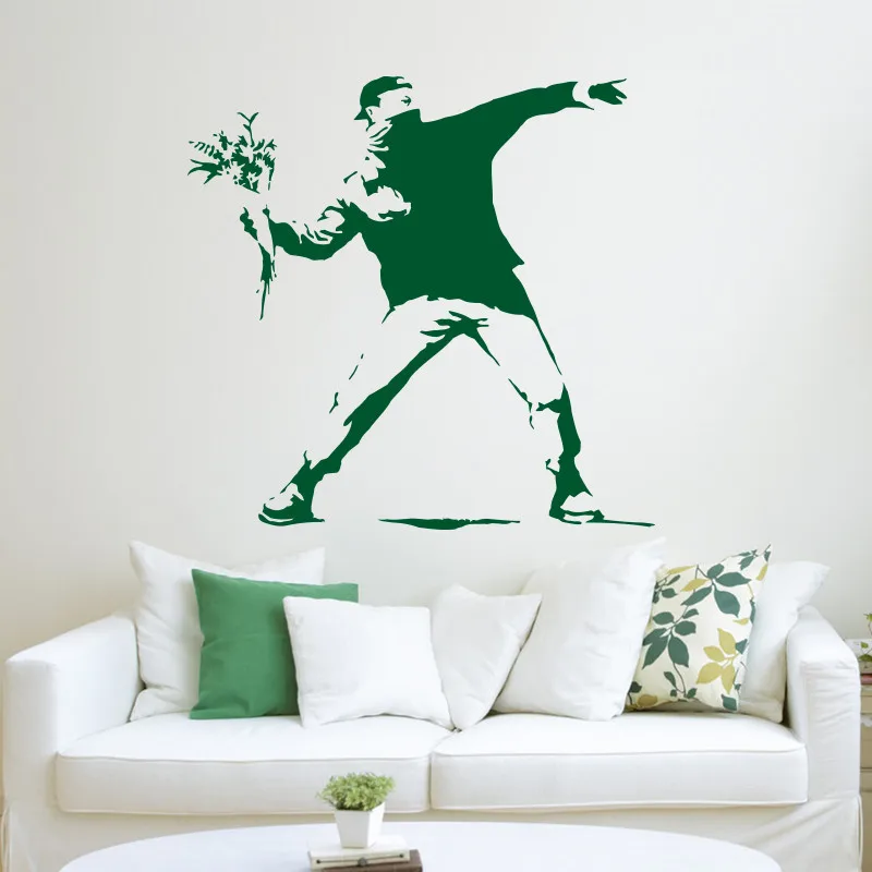 Banksy на стену Стикеры домашний декор наклейка Love Is In the Air цветок Метатель Молотова парень виниловые украшения Настенная гостиной и спальни
