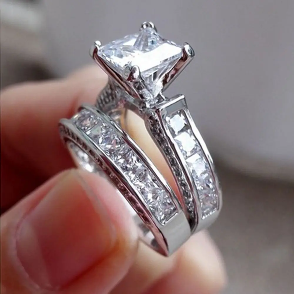 Комплект колец из 2 предметов с белым золотом и кристаллами квадратной формы для