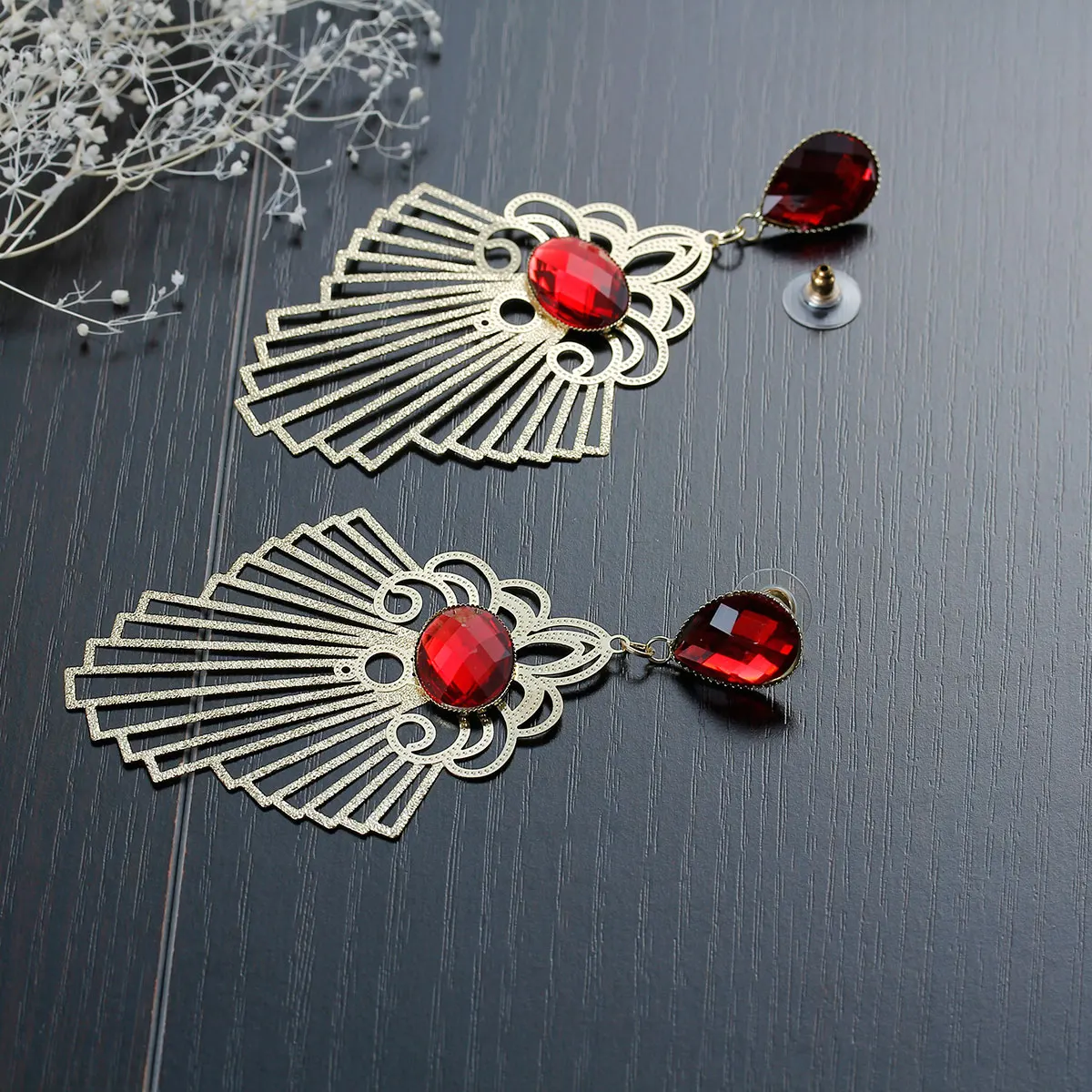 Doreen Box Copper Filigree Stamping Earrings Gold color Pattern Red Hollow W/ Stoppers 10mm x 56mm(2 2/8&quot) 2017 new | Украшения и