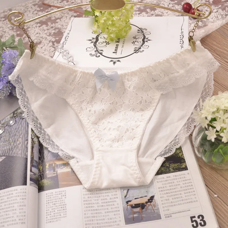 

Small Fresh ~ Japanese Single Girl Cotton Underwear Hollow Lace Side Breathable Low Waist Ladies Underwear Briefs JF2322