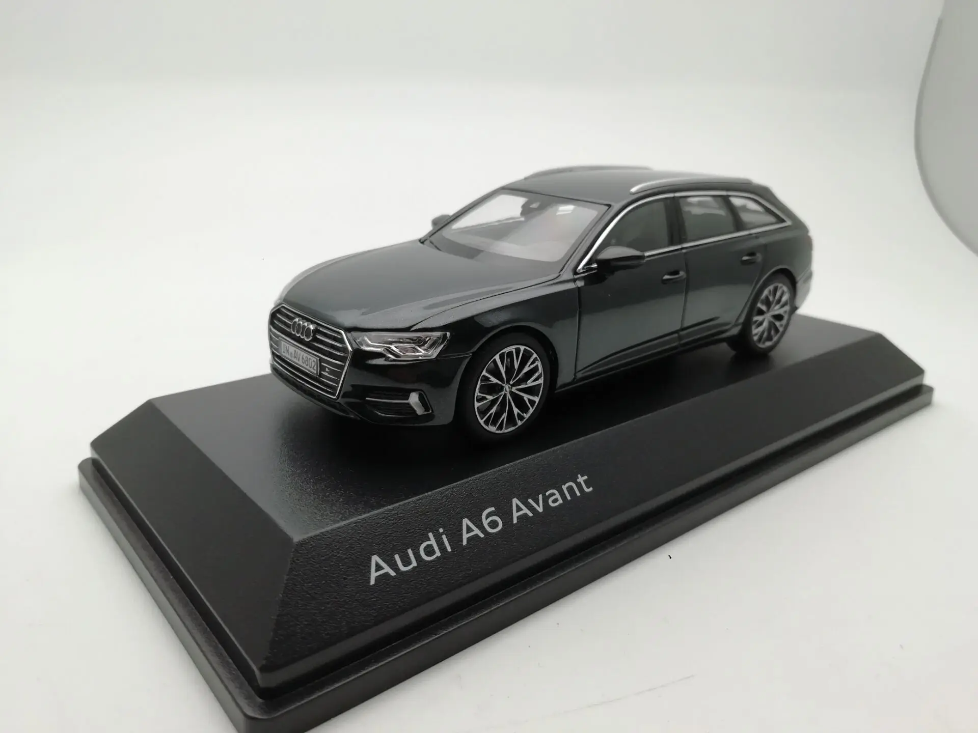 Черный Оригинальная фабрика 1:43 Au di A6 Avant белый сплав игрушечная машинка игрушки для детей литая под давлением модель автомобиля подарок на день рождения - Цвет: Черный