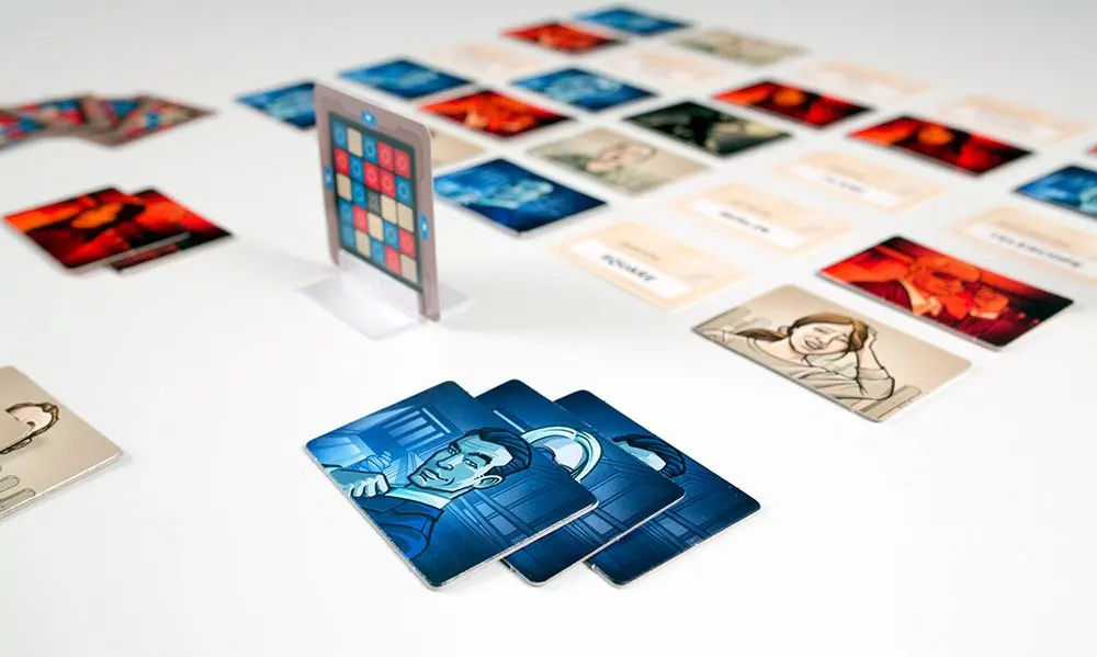 Семейная настольная игра Codenames | Игрушки и хобби