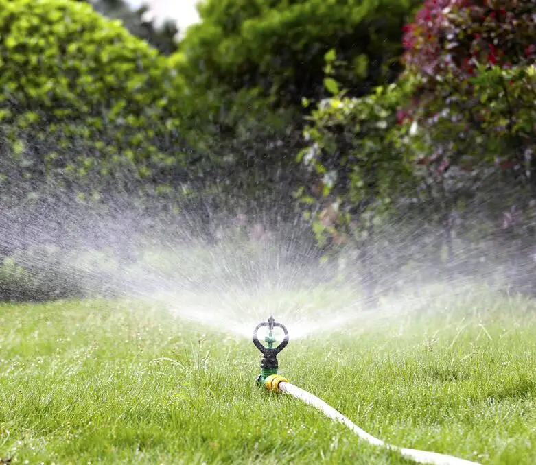 

5m hose set with Spike plastic self-rotating mist nozzle for 1/2'' garden hose irrigation system