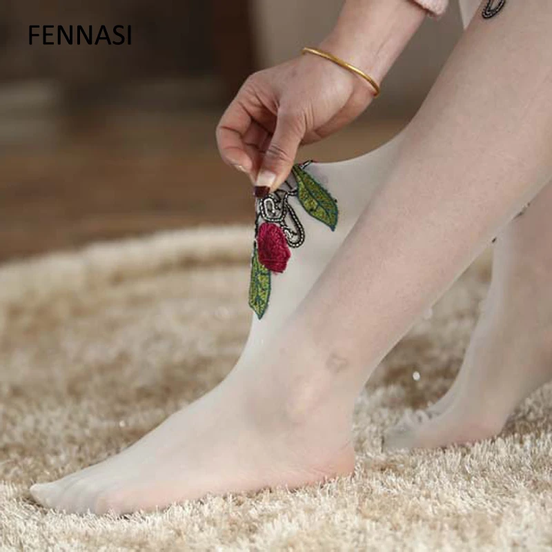 FENNASI вышитые женские колготки сексуальные Пружинные модные белые/черные чулки