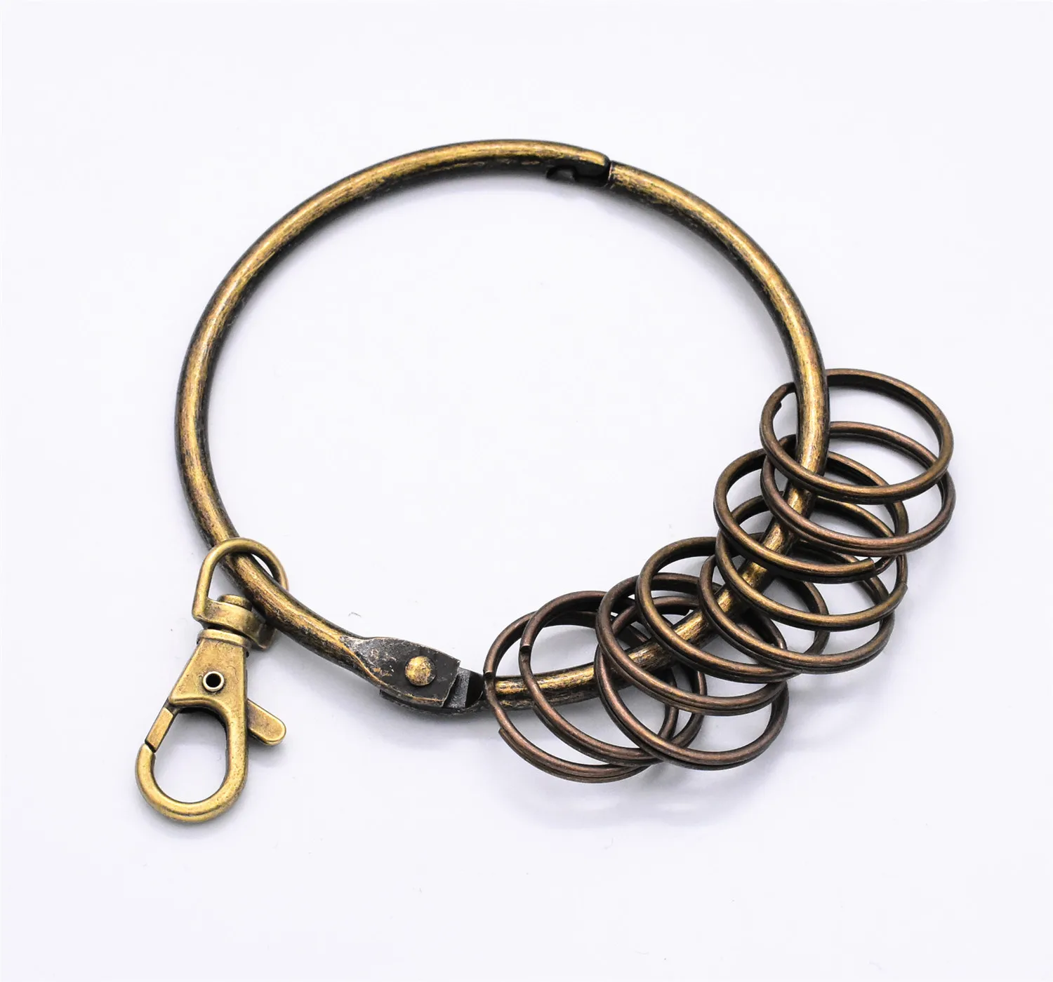 Большой брелок с античным бронзовым покрытием и пряжкой лобстером десять колец 25