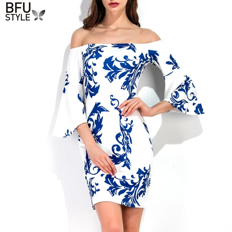 Женское приталенное платье миди с открытыми плечами сине белое в китайском стиле