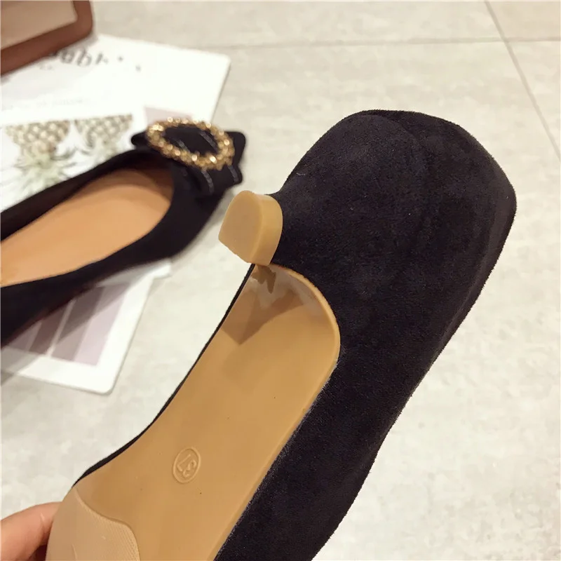 Женские туфли лодочки YAERNIFashion с заостренным носком украшенные стразами