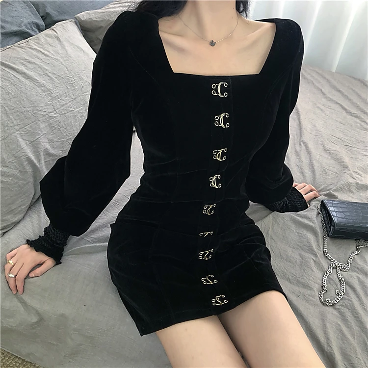 Винтажное бархатное платье с металлическими пуговицами черное велюровое