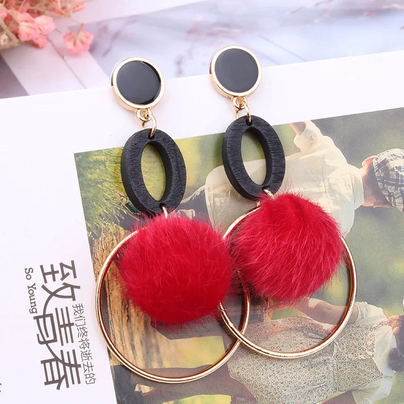 Новинка сезон осень-зима с меховыми помпонами для серьги женщин Простой Личность