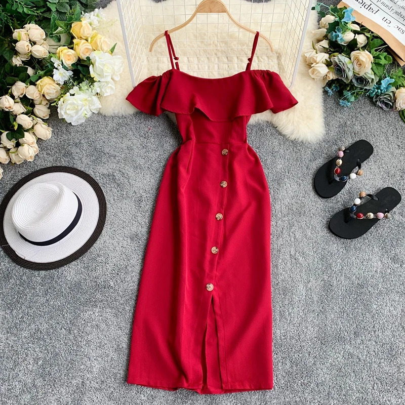 Женское платье с открытыми плечами асимметричное однобортное оборками на