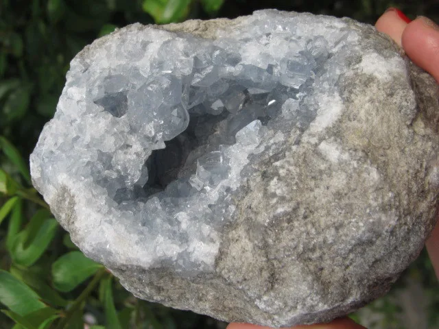 

890g Natural quartz crystal blue SPAR hole healing Madagascar A4