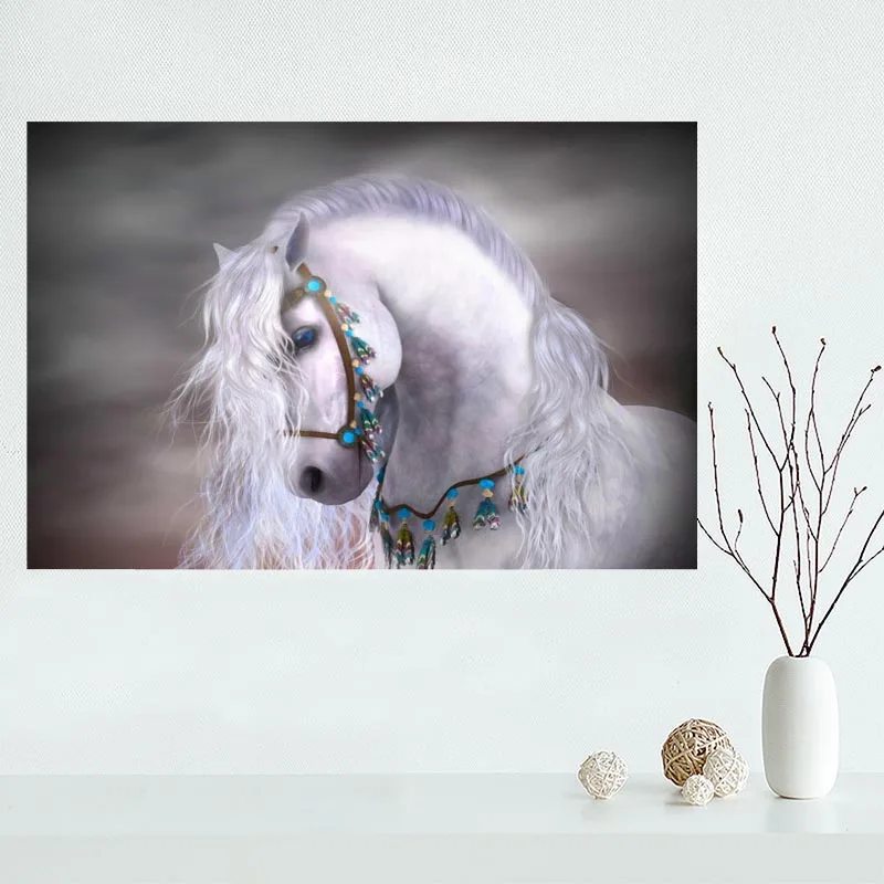Красивый постер с изображением белой лошади атласный на заказ тканевый