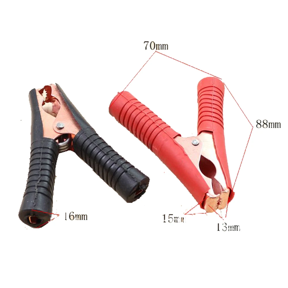 Прыжок автомобильного аккумулятора приводит зажим для скачок стартер / авто