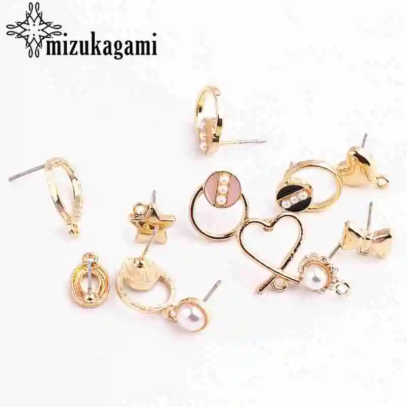 Серьги-подвески с жемчугом коннектор золотыми геометрическими элементами