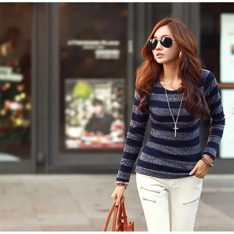 Женский трикотажный пуловер в полоску с круглым вырезом | Женская одежда
