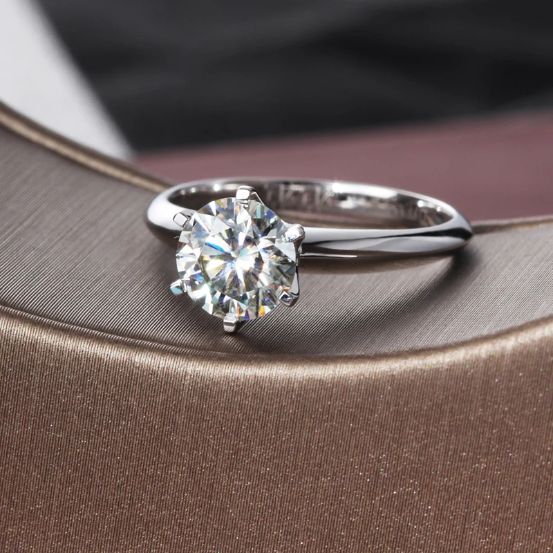 Классическое обручальное кольцо из 18 каратного золота с муассанитом 1 0 карат|gold