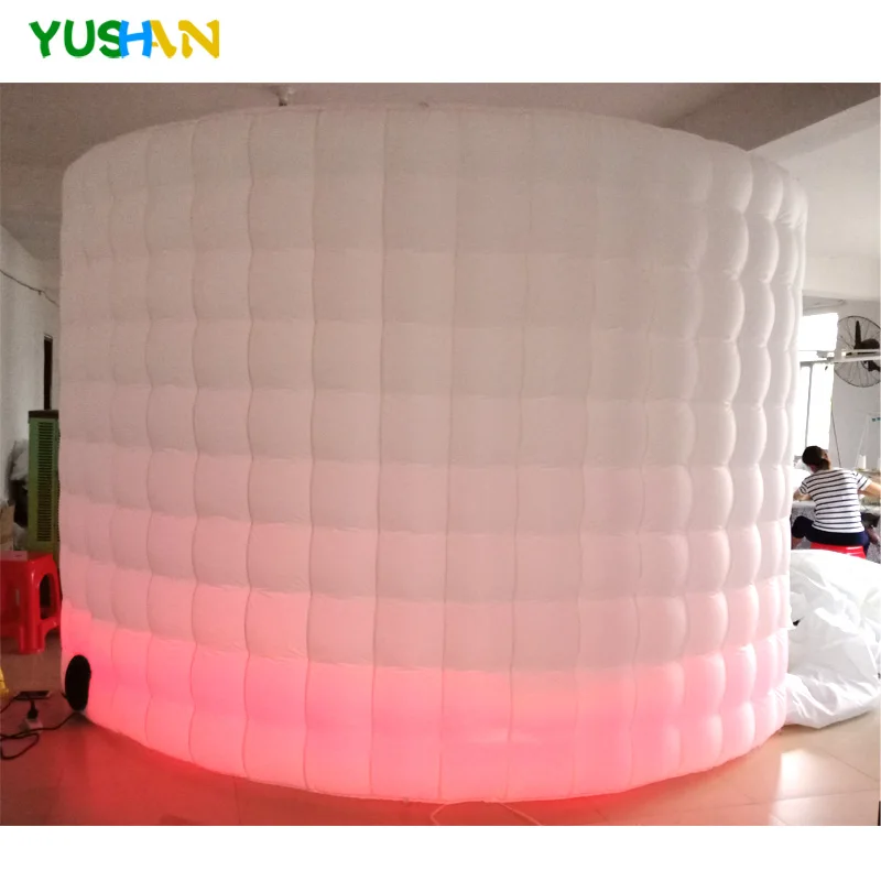 安い 人気 10ft 白ポータブルインフレータブルフォトブースの壁背景 1 ピース LED ストリップとインナー送風 Led ウォールパーティー