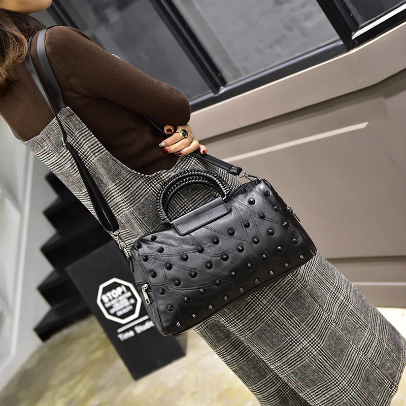 Роскошные женские сумки дизайнерские винтажные с заклепками вместительные