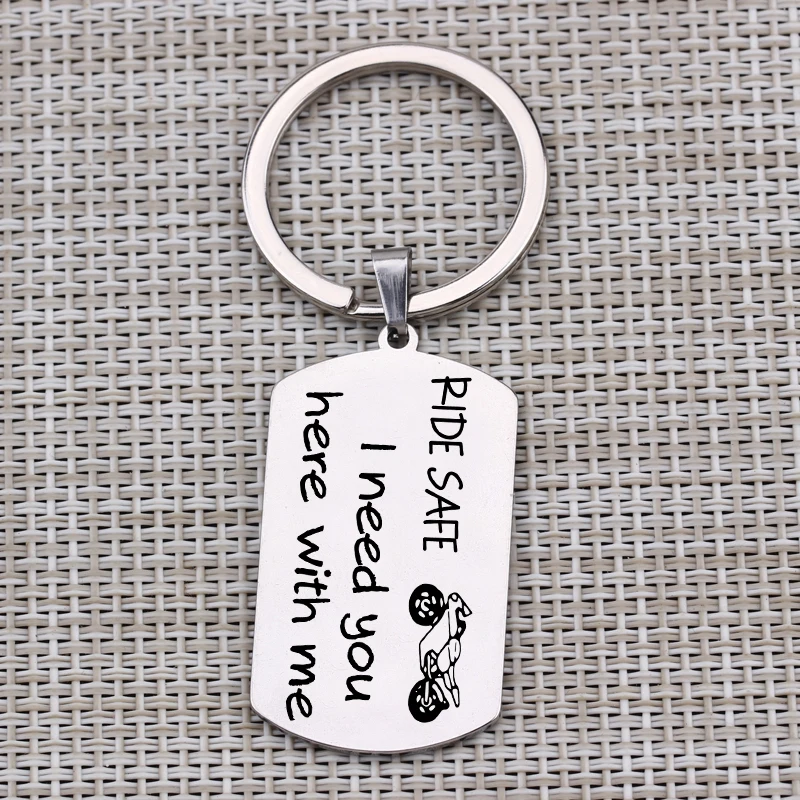 Брелок для ключей с выгравированным изображением мотоциклиста безопасного