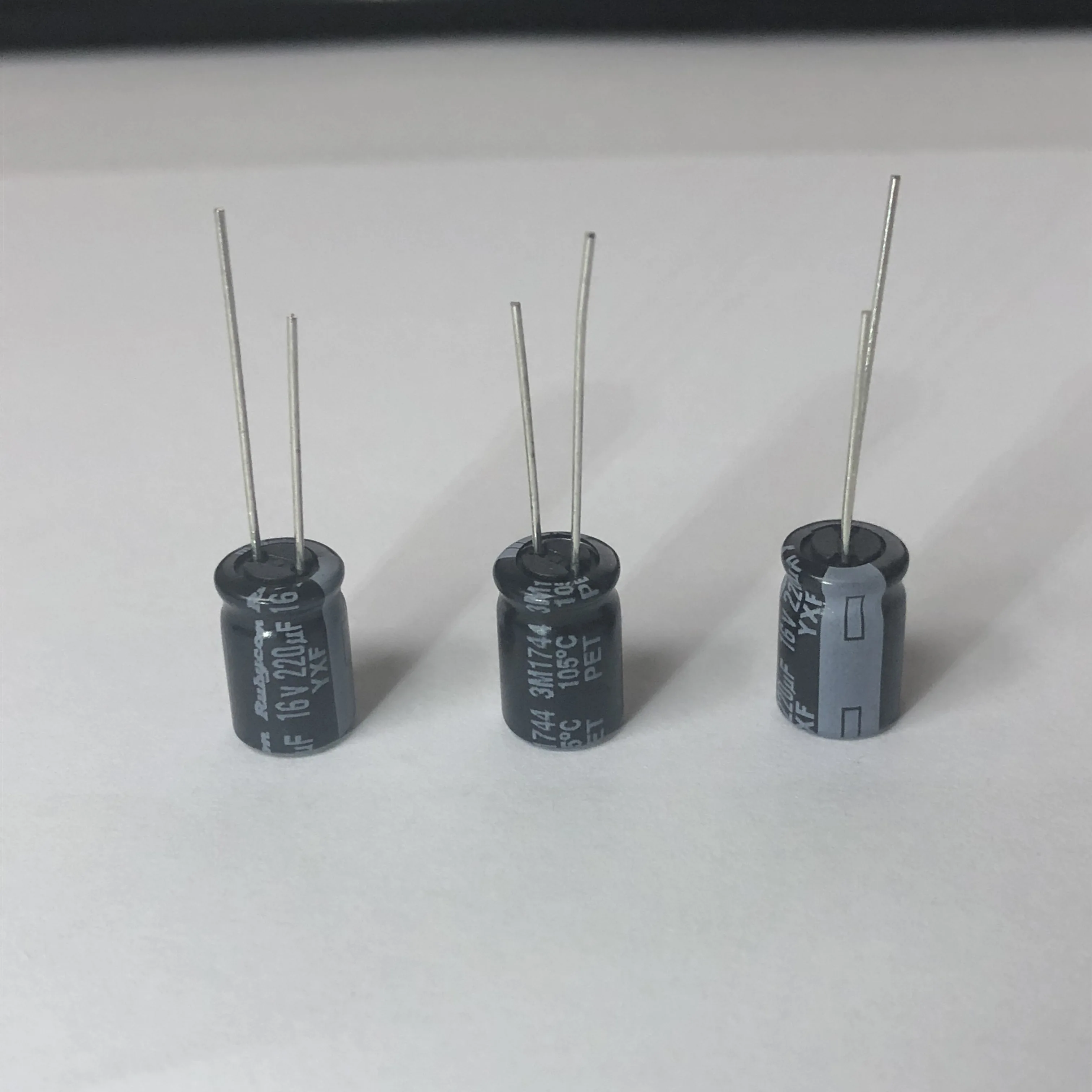 Новинка оригинальный Rubycon 16V220UF 8X11.5MM 220 мкФ 16V YXFSeries долговечное низкое