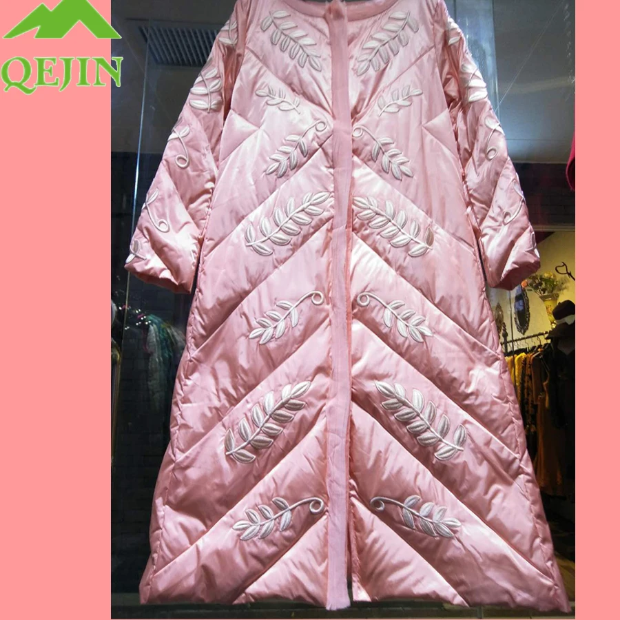 Парка женская на утином пуху с вышивкой листьев тонкая теплая длинная зимняя 2017 |
