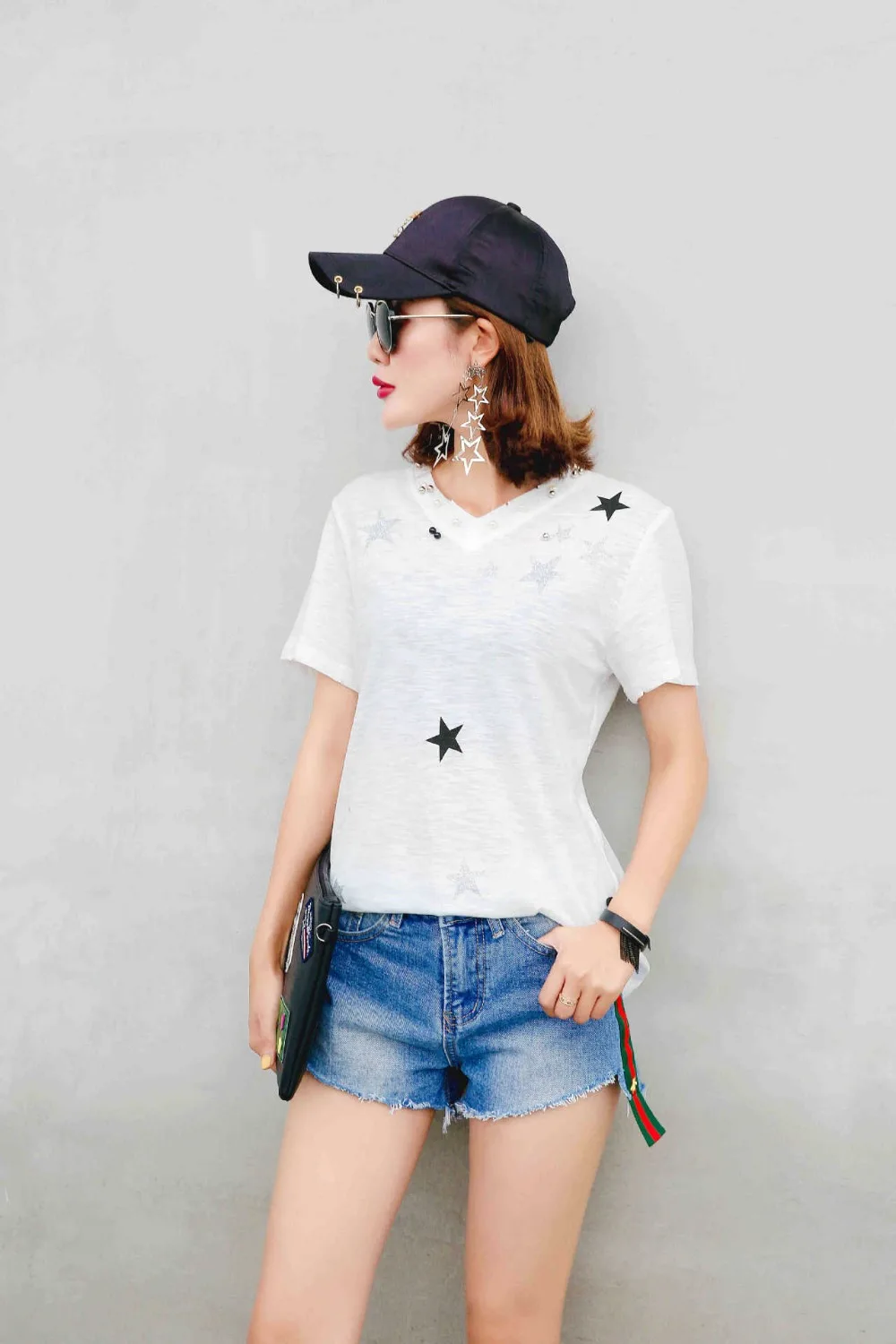 Футболка с коротким рукавом женская летняя и осенняя треугольным вырезом