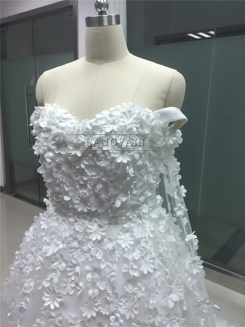 Реальное изображение Милая с плеча цветы украшены A-Line Свадебные платья Дубай