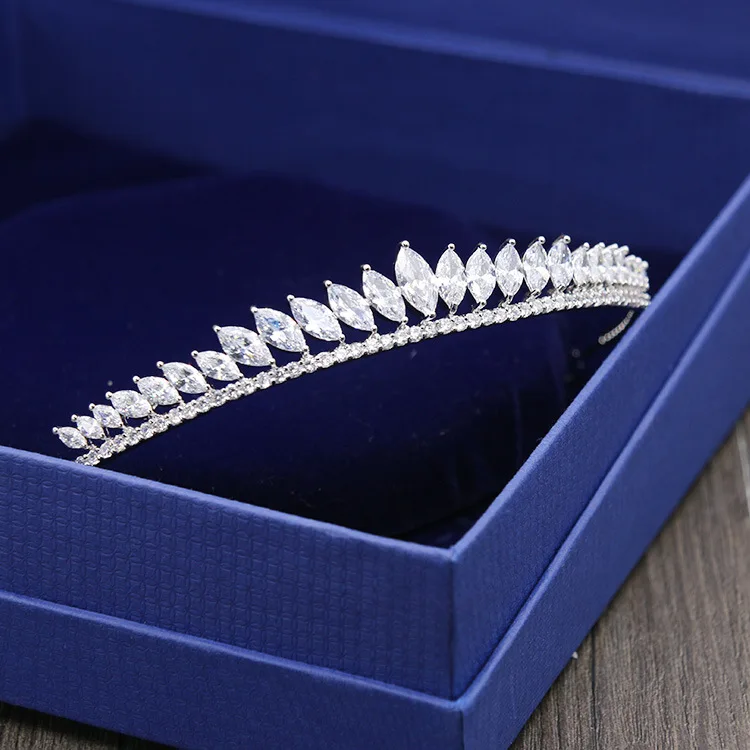 Свадебная тиара SLBRIDAL с инкрустацией из меди и фианитами свадебная королева