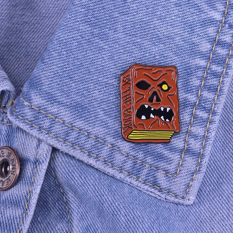 Книга злых мертвецов Necronomicon Book of the Dead Pin Badge