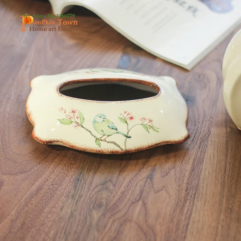 2019 NEW Classic ancient flowers and birds featured table tissue box creative simple ceramic crafts ornaments |