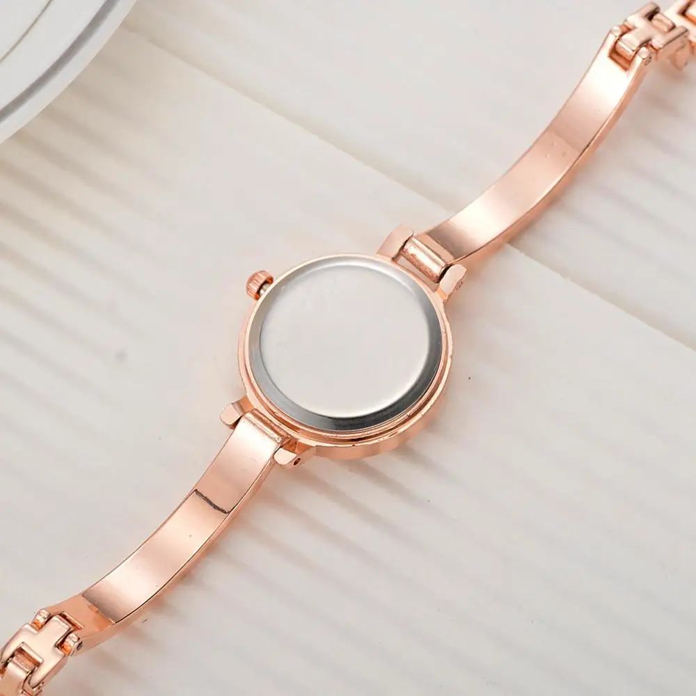 Часы женские элегантные роскошные кварцевые модные повседневные с резным узором