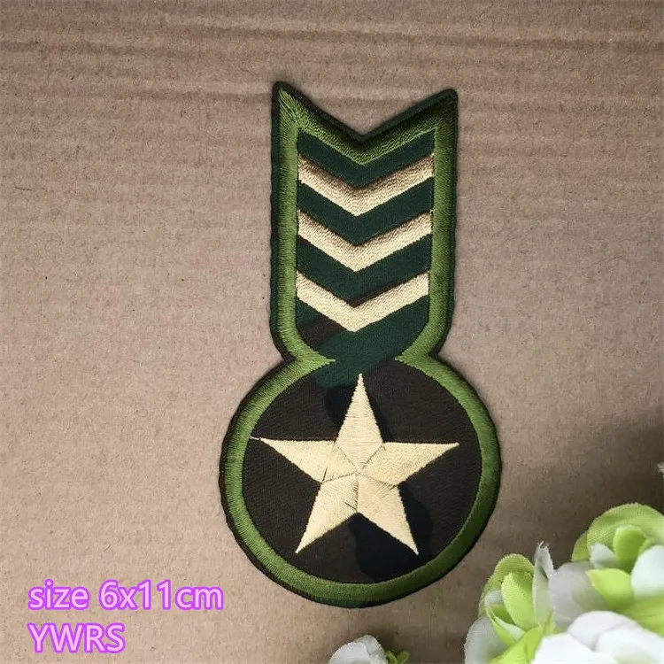 Бесплатная доставка 10 шт. популярные значки зеленого цвета с вышивкой аппликация