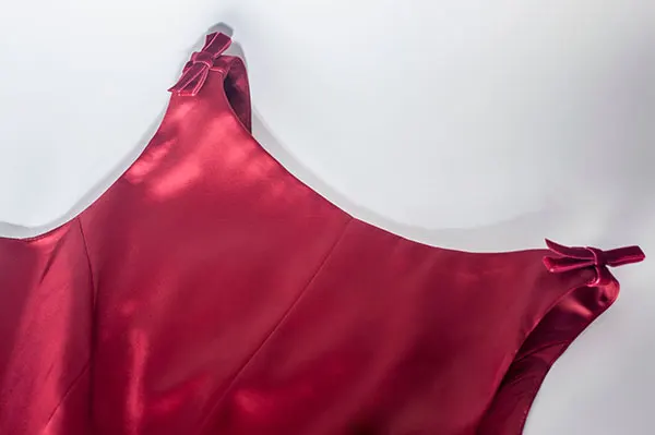 Классное маленькое черное платье элегантное Одри Хепберн с v образным вырезом на