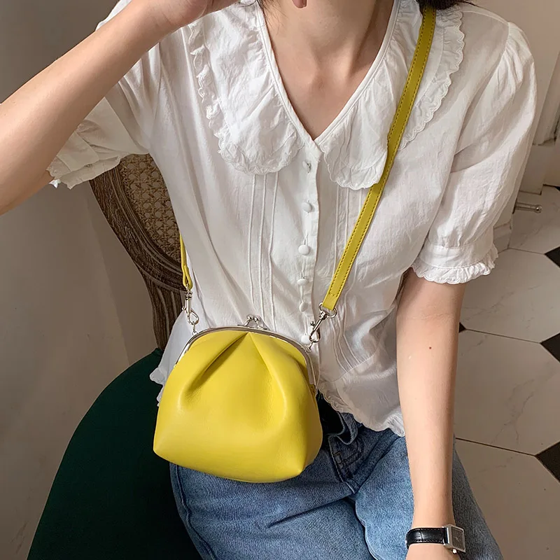 Брендовая женская сумка с металлическим зажимом однотонная вечерняя модная из