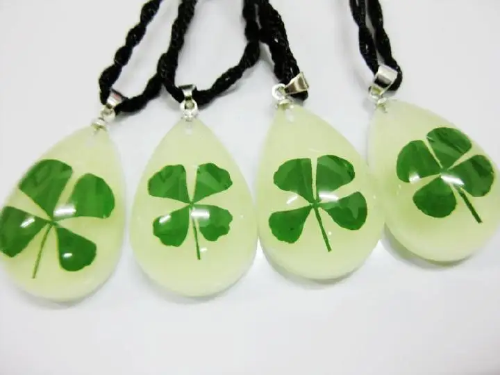 50 шт настоящие четыре листа Счастливый клевер и нашивками трилистника кулон