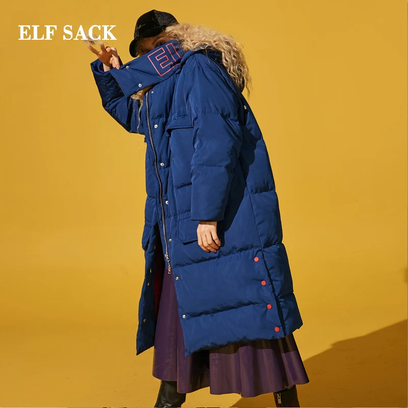Женский пуховик ELFSACK белый длинный с широкой талией и принтом в виде букв зимний
