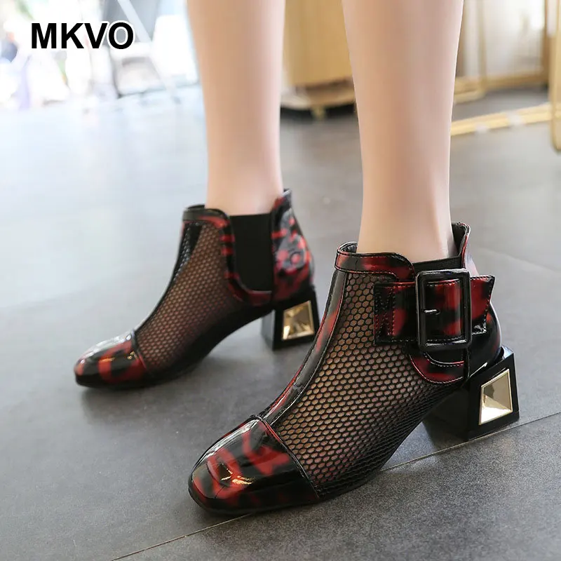 Модные сетчатые ботильоны с вырезами сезон весна-осень-зима Femme женские ботинки