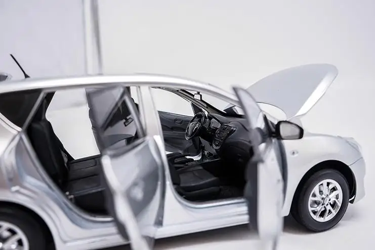 Высокое моделирование Nissan TIIDA модель автомобиля 1:18 Расширенный сплав коллекция игрушечный автомобиль, литая металлическая модель, 6 открытых дверей
