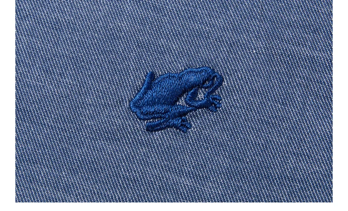 Giordano Оксфорд рубашка с короткими рукавами slim fit и вышивкой лягушки на груди, выполнена из натурального хлопка, имеет два варианта окраса